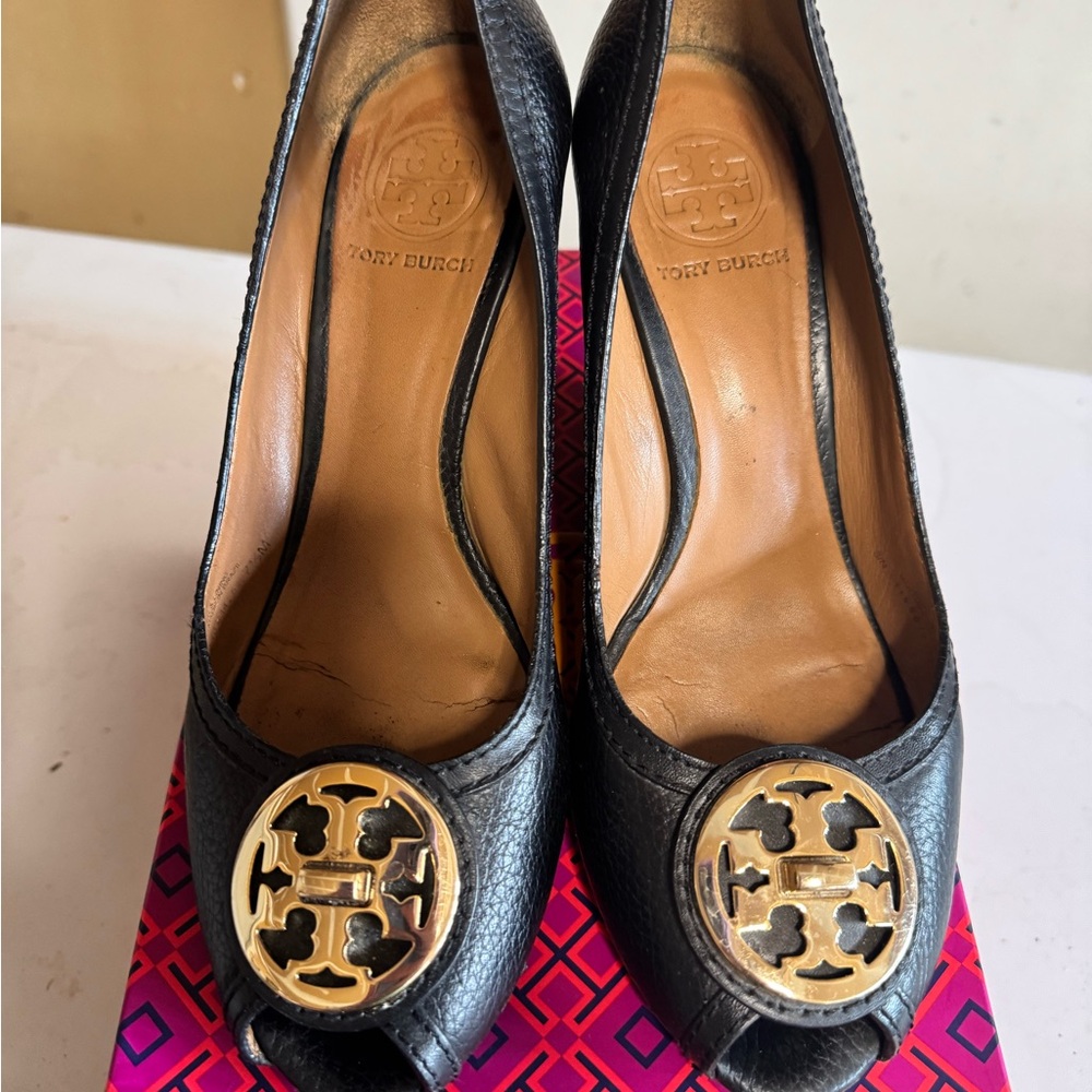 Tory Burch Black Leather Peep-Toe wedges